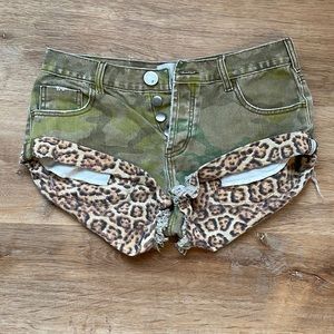 One teaspoon camo/ cheetah shorts